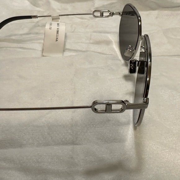 Men’s Dior Gray Pilot Sunglasses - Picture 4 of 4
